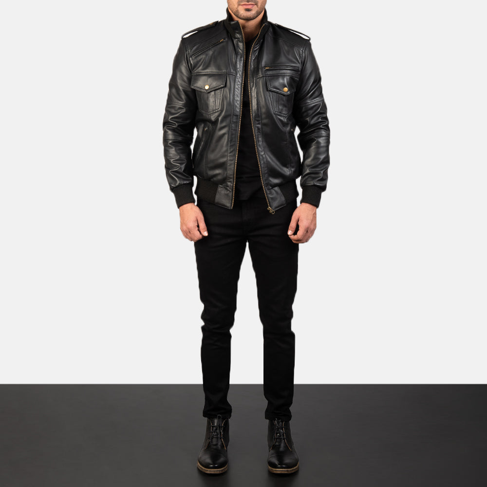 Men's Agent Shadow Svart Bomberjakke i Skinn for Herre - Lateral Side Profile View Showing Sleeve Cut &amp; Athletic Taper Fit