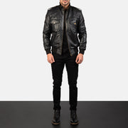 Men's Agent Shadow Svart Bomberjakke i Skinn for Herre - Lateral Side Profile View Showing Sleeve Cut &amp; Athletic Taper Fit