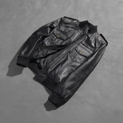Styled Fit Perspective of Men's Agent Shadow Svart Bomberjakke i Skinn for Herre on Model - Natural Daylight Drape