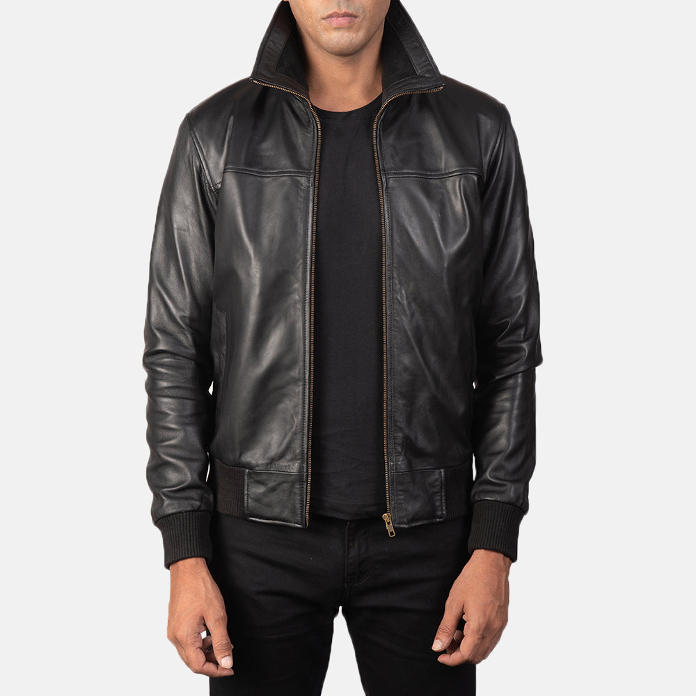Men's Air Rolf Svart Bomberjakke i Skinn for Herre in Black Sheepskin Leather - Front Profile View &amp; Tailored Silhouette | Buy Online