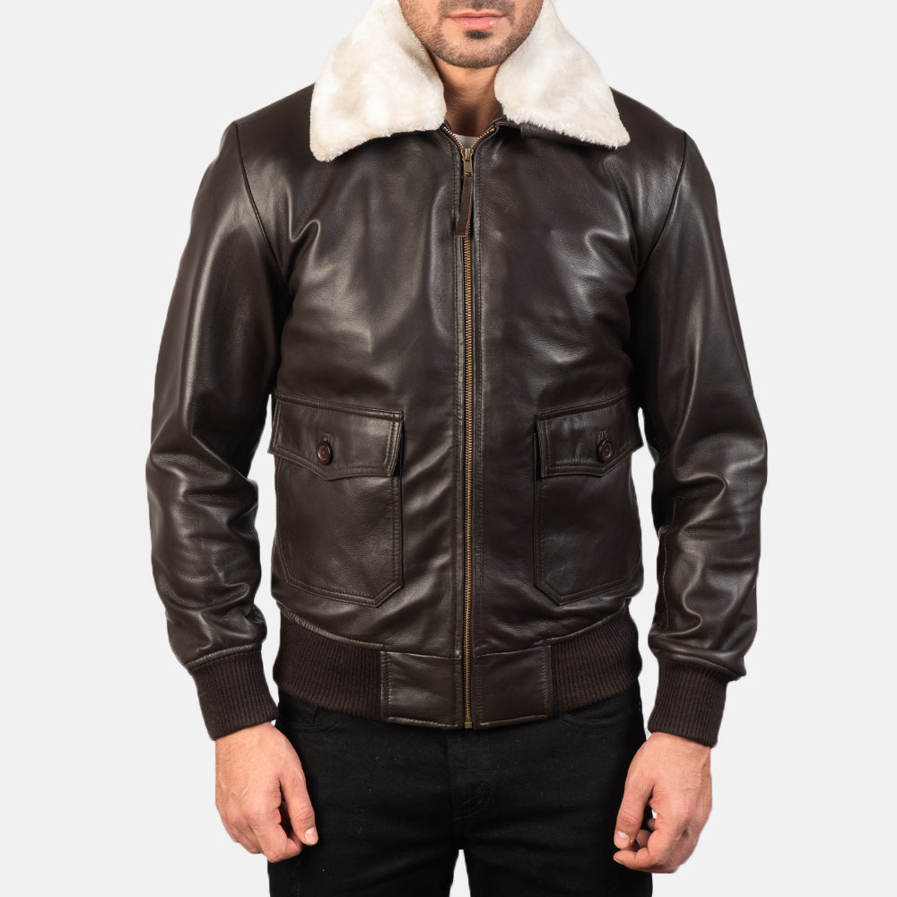Close-Up Detail of Shirt with Removable Fur &amp; Zipper Hardware on Men's Airin G-1 Brun Bomberjakke i Skinn for Herre