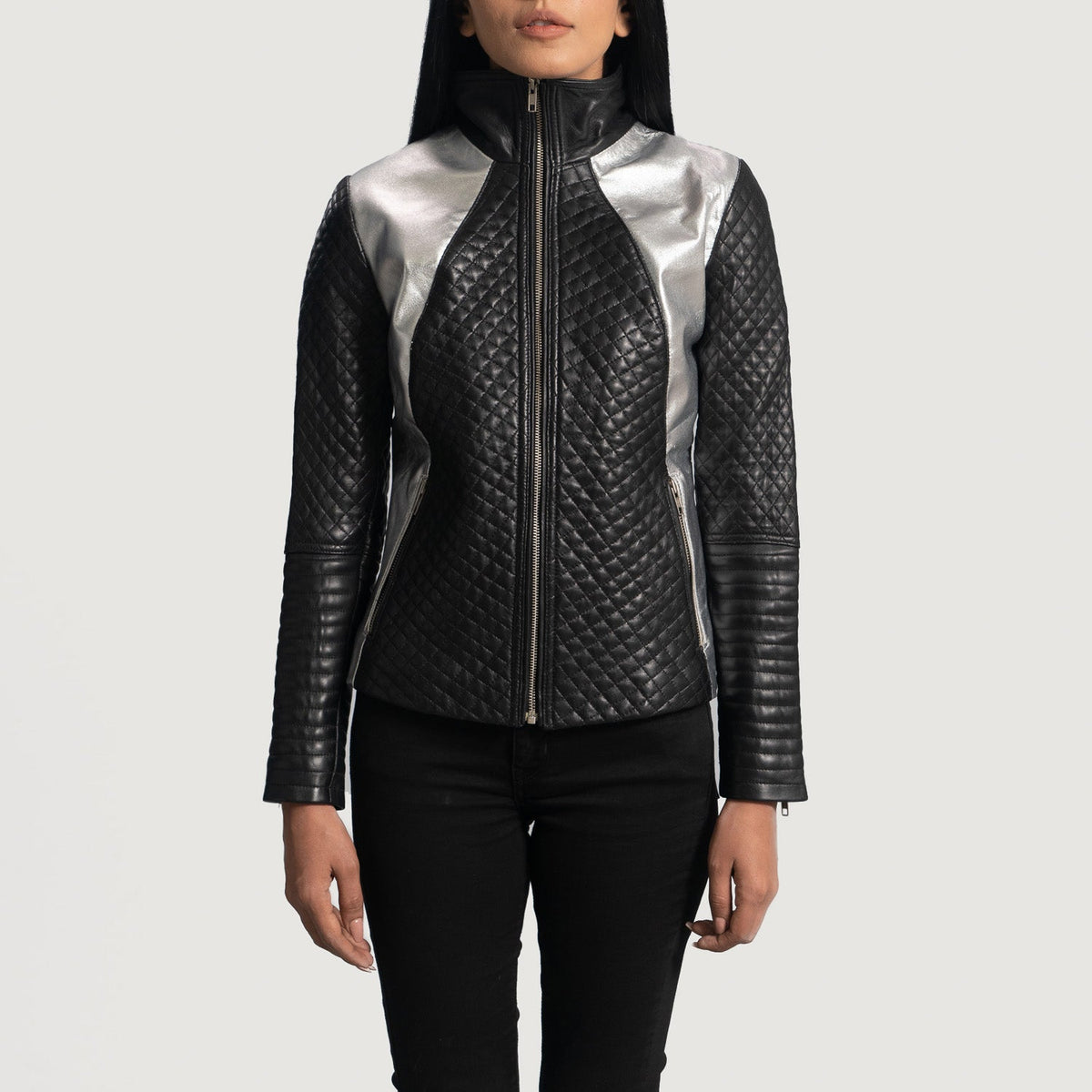 Women's Alia Metallic Svart Bikerjakke i Skinn for Kvinner - Lateral Side Profile View Showing Sleeve Cut &amp; Athletic Taper Fit