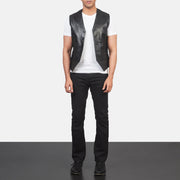 Men's Auden Svart Skinnvest for Herre - Lateral Side Profile View Showing Sleeve Cut &amp; Athletic Taper Fit