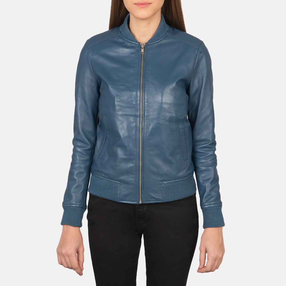 Close-Up Detail of Varsity - Rib Knit &amp; Zipper with Wind Flap Hardware on Women's Bliss Blue Bomberjakke i Skinn for Kvinner