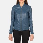 Close-Up Detail of Varsity - Rib Knit &amp; Zipper with Wind Flap Hardware on Women's Bliss Blue Bomberjakke i Skinn for Kvinner