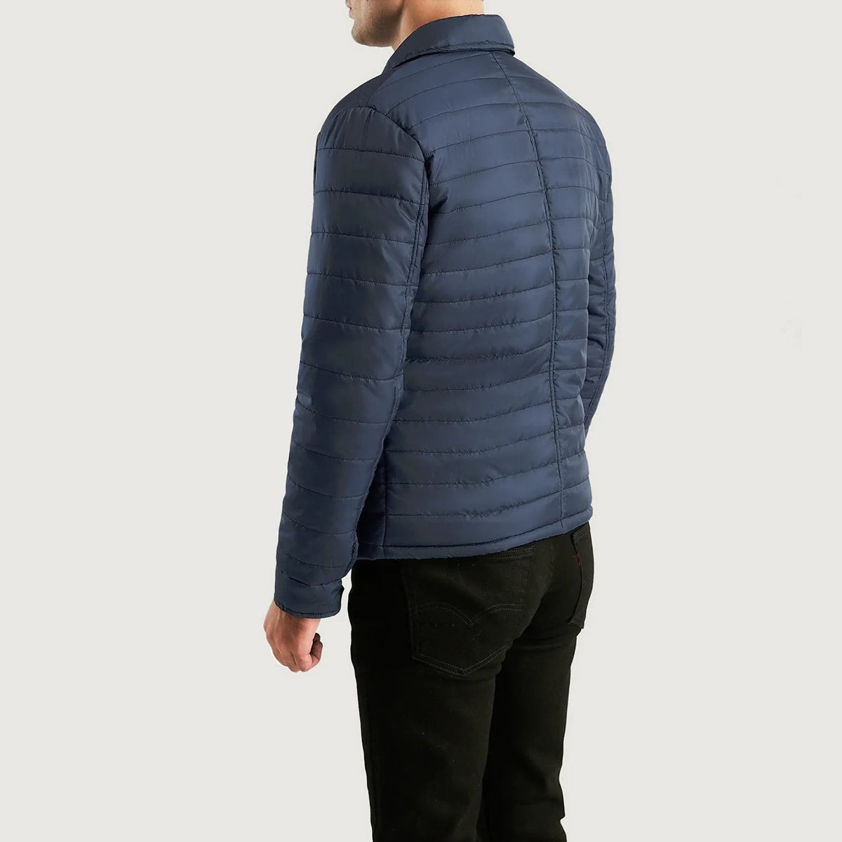 Close-Up Detail of High neck &amp; Button Hardware on Men's Bo Quilt Windbreaker Skinnjakke for Herre