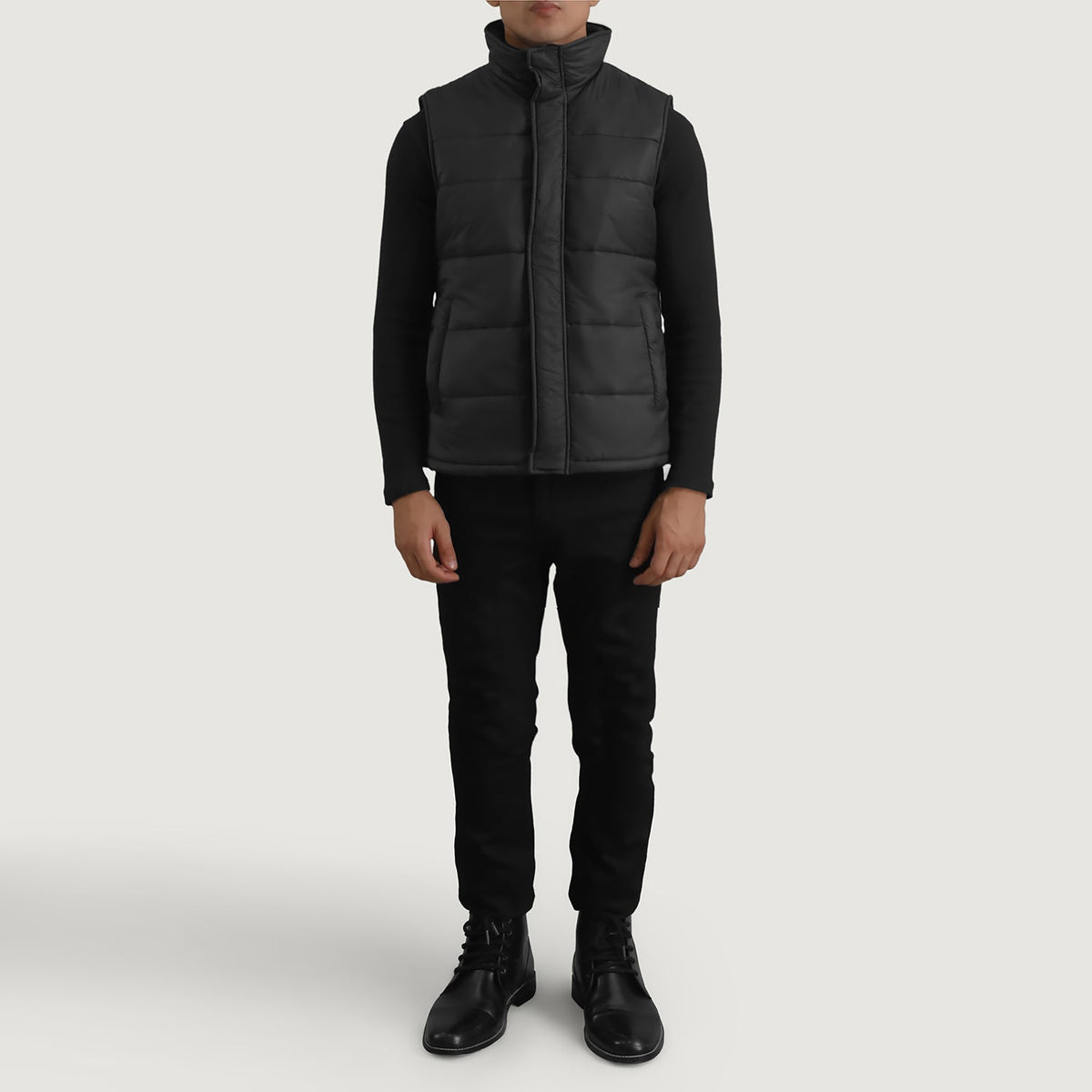 Bryan Svart Puffer Vest for Herre - Lateral Side Profile View Showing Sleeve Cut &amp; Athletic Taper Fit