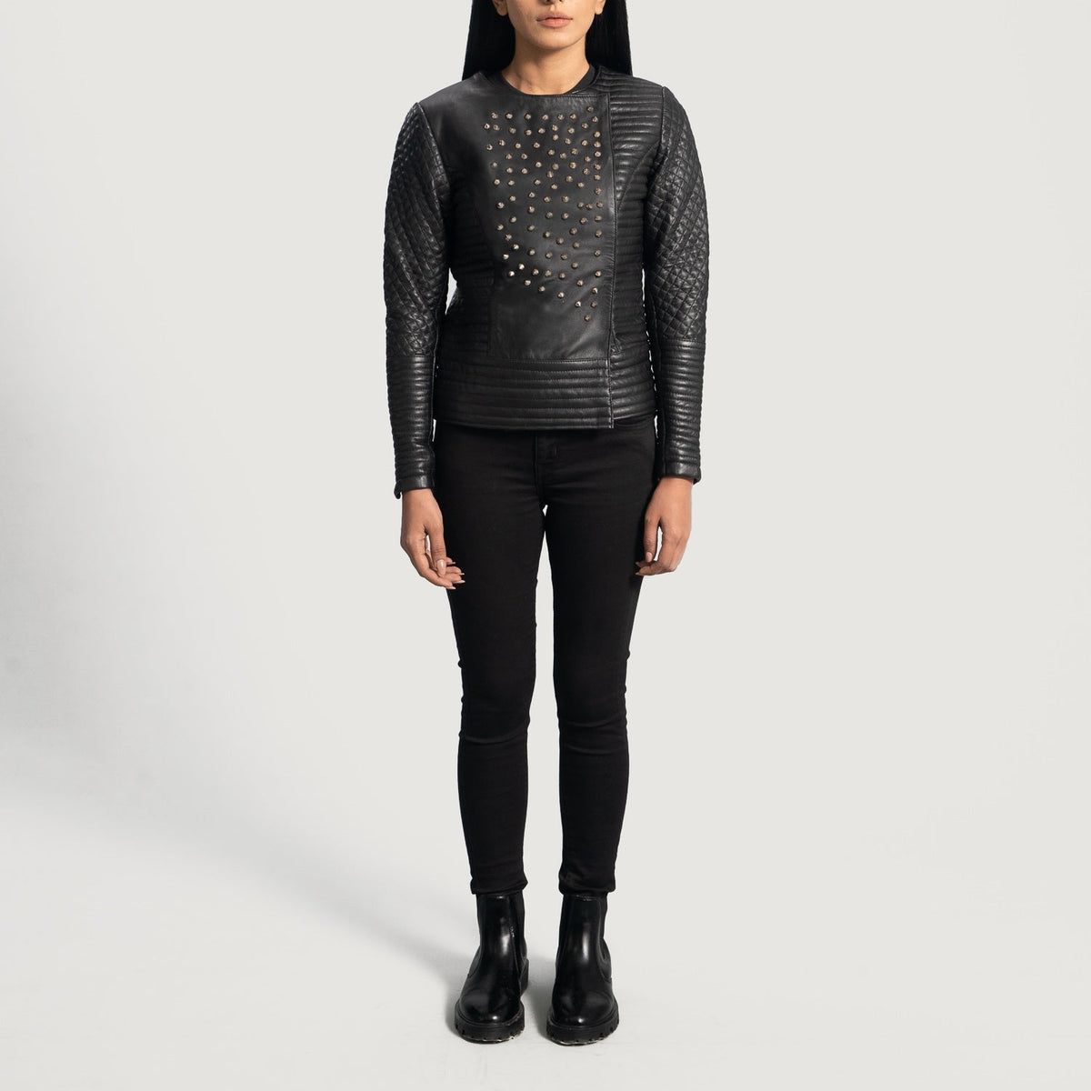 Close-Up Detail of Classic Collar &amp; Snap Button Hardware on Women's Celeste Studded Svart Skinnjakke for Kvinner