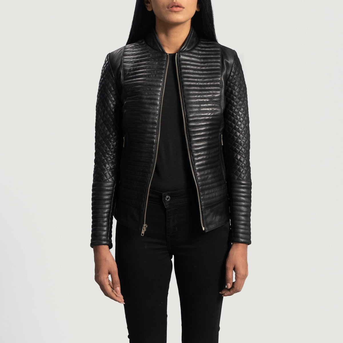 Women's Cityscape Svart Bikerjakke i Skinn for Kvinner - Lateral Side Profile View Showing Sleeve Cut &amp; Athletic Taper Fit