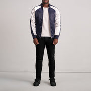 Close-Up Detail of Varsity &amp; Zipper Hardware on Clarke Blue Varsity Skinnjakke for Herre