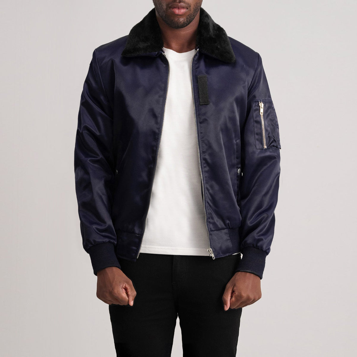Clyde B-15 Blue Bomberjakke i Skinn for Herre - Lateral Side Profile View Showing Sleeve Cut &amp; Athletic Taper Fit