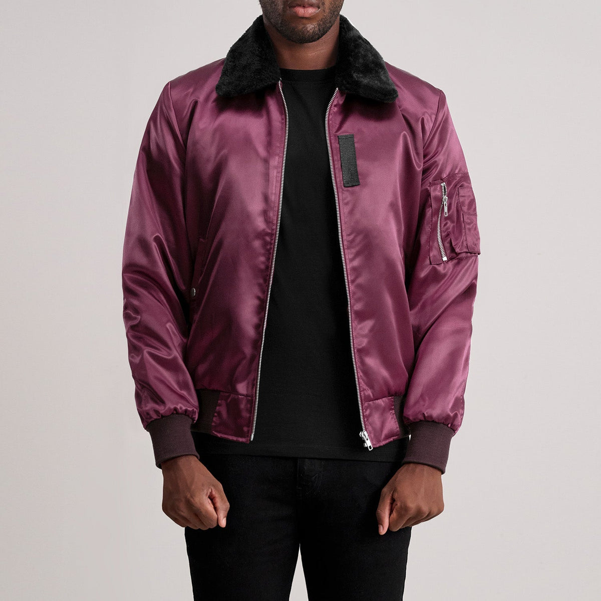 Clyde B-15 Maroon Bomberjakke i Skinn for Herre - Lateral Side Profile View Showing Sleeve Cut &amp; Athletic Taper Fit