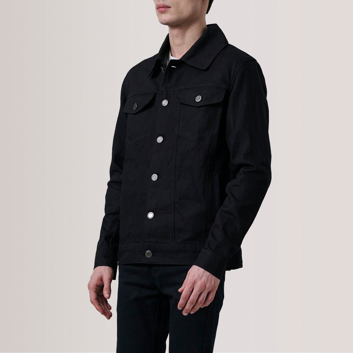 Conard Svart Denim Trucker Skinnjakke for Herre For Men - Lateral Side Profile View Showing Sleeve Cut &amp; Athletic Taper Fit