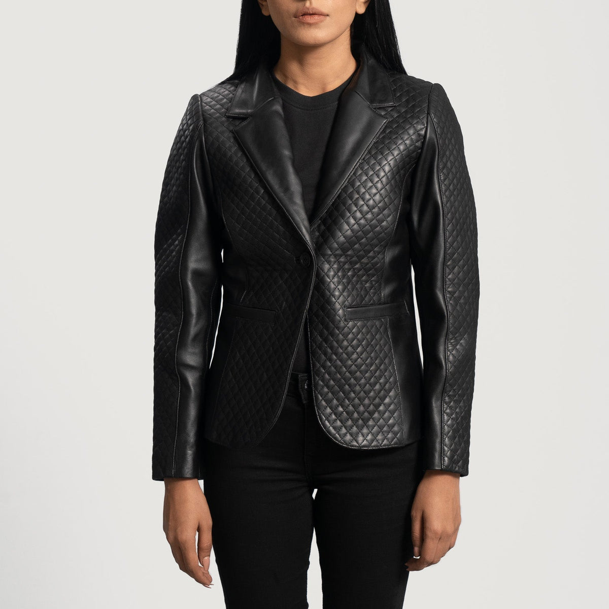 Women's Cora Quilted Svart Skinnblazer for Kvinner in Black Sheepskin Leather - Front Profile View &amp; Tailored Silhouette | Buy Online