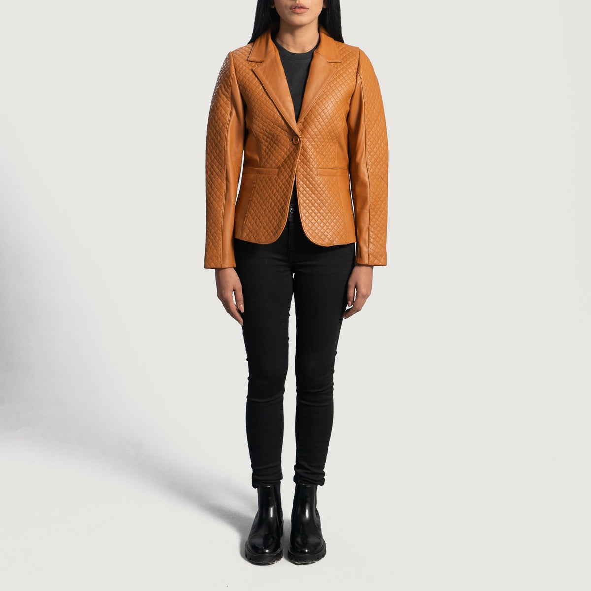 Women's Cora Quilted Brun Skinnblazer for Kvinner - Lateral Side Profile View Showing Sleeve Cut &amp; Athletic Taper Fit
