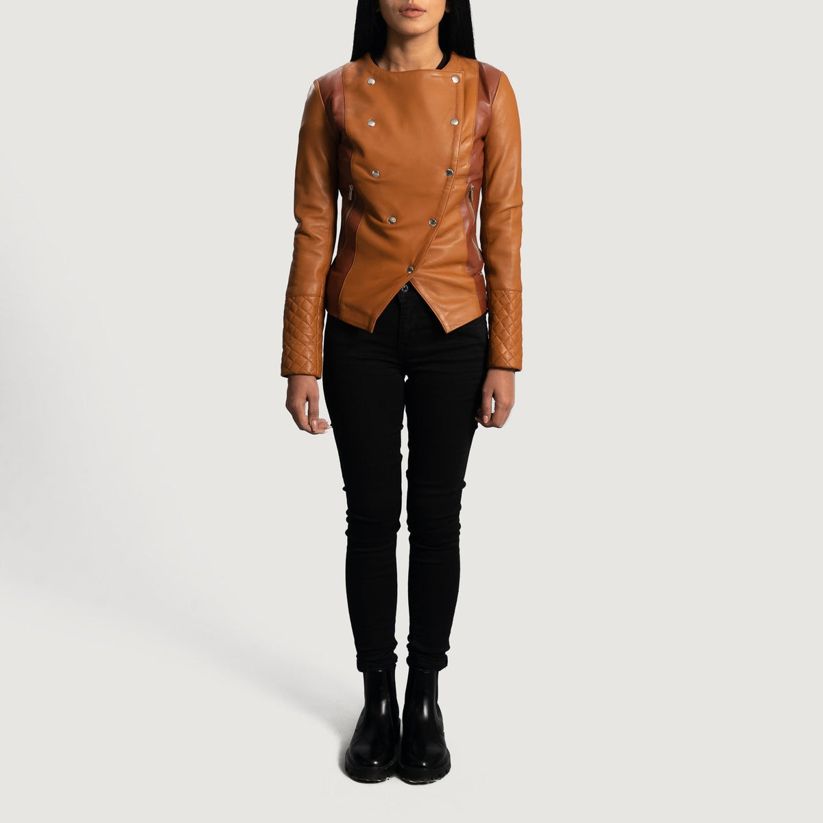 Close-Up Detail of Classic Collar &amp; Button Hardware on Women's County Lys brun Overlap Skinnjakke for Kvinner