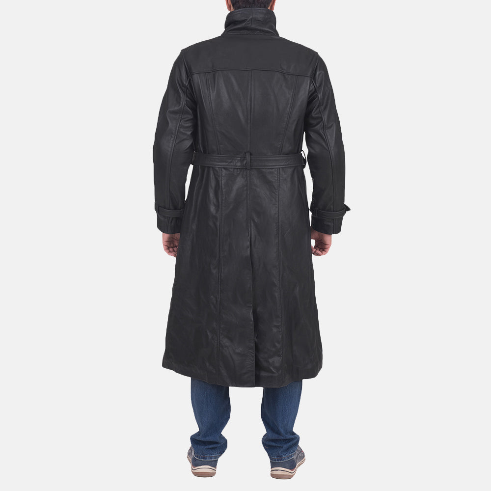 Close-Up Detail of Classic Collar &amp; Button &amp; Waist belt Hardware on Men's Daniel Svart Trenchcoat i Skinn for Herre