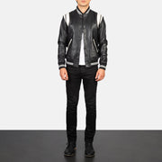Men's Dantee Svart Leather Varsity Skinnjakke for Herre - Lateral Side Profile View Showing Sleeve Cut &amp; Athletic Taper Fit