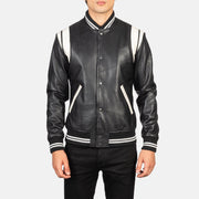 Close-Up Detail of Varsity &amp; Snap Buttons Hardware on Men's Dantee Svart Leather Varsity Skinnjakke for Herre
