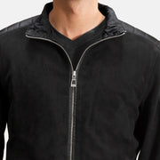 Close-Up Detail of High Neck &amp; Zipper Hardware on Men's Ethan Hybrid Suede Bomberjakke i Skinn for Herre