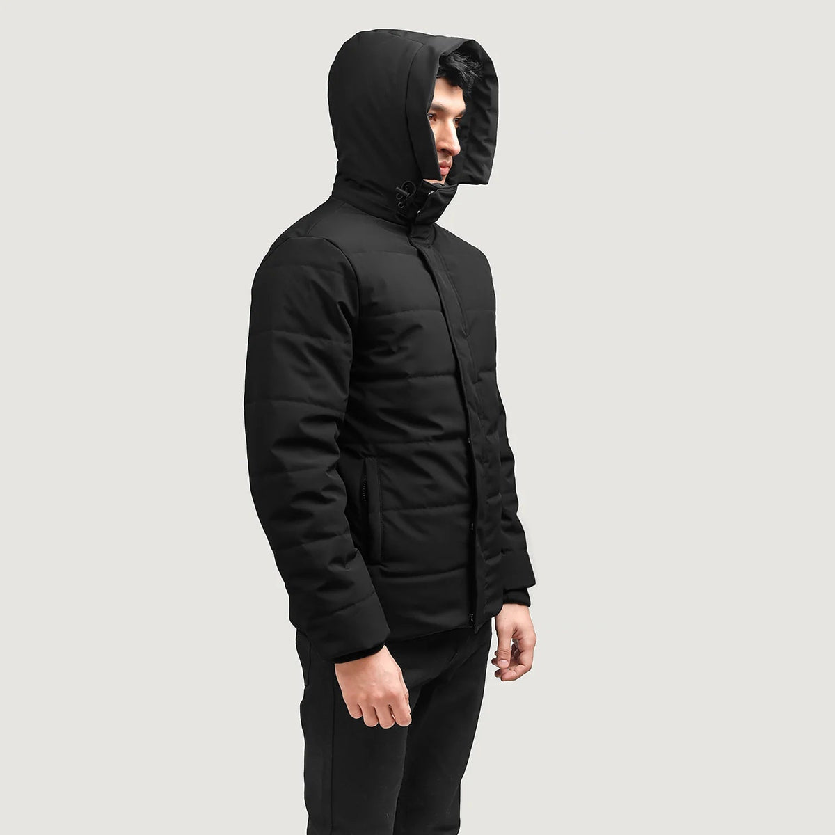Exton Svart Hooded Down Puffer Skinnjakke for Herre - Lateral Side Profile View Showing Sleeve Cut &amp; Athletic Taper Fit