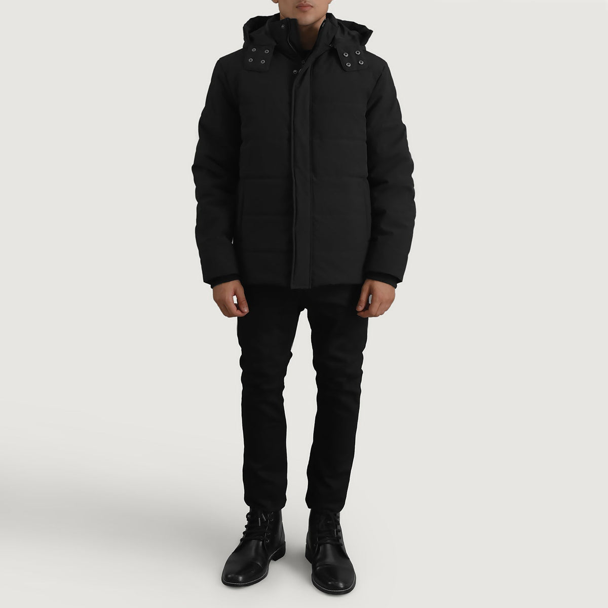 Close-Up Detail of Classic Collar &amp; Zipper With Placket. Hardware on Exton Svart Hooded Down Puffer Skinnjakke for Herre
