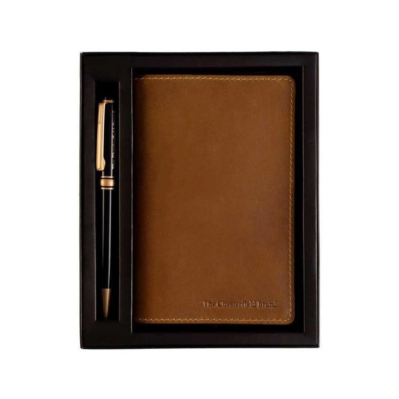 Giftset Leather Writing Case and Pen (Passport holder) for Kvinner