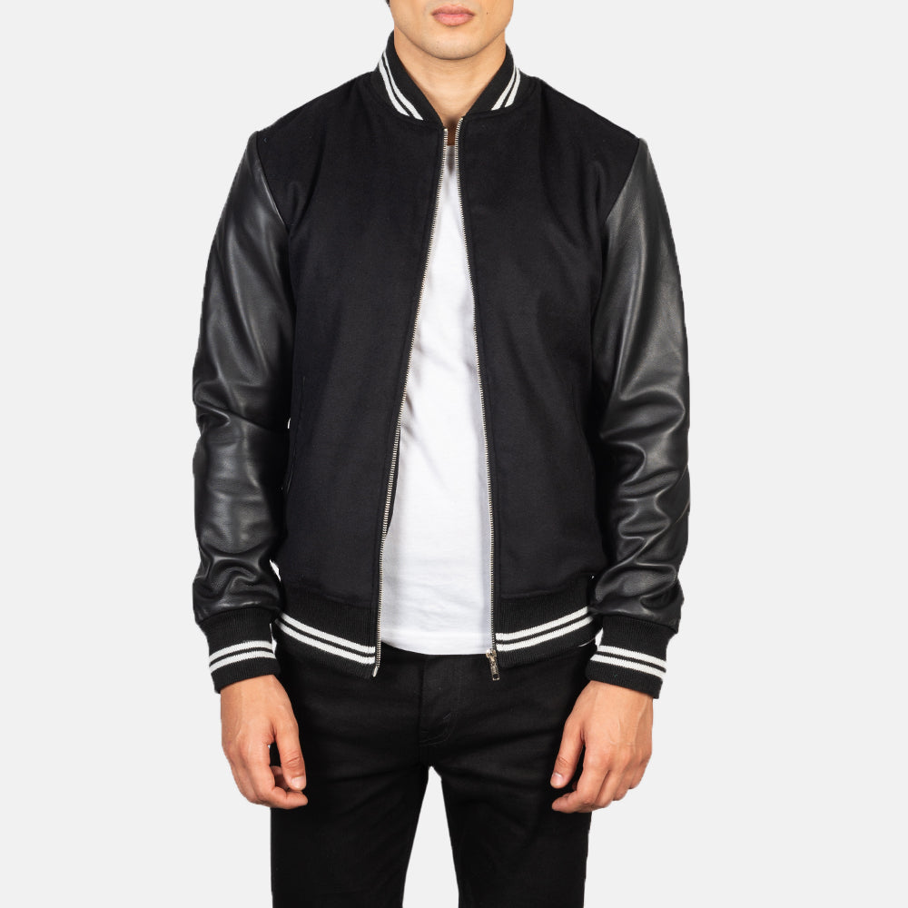 Harrison Svart Hybrid Varsity Skinnjakke for Herre in Black Sheepskin Leather - Front Profile View &amp; Tailored Silhouette | Buy Online