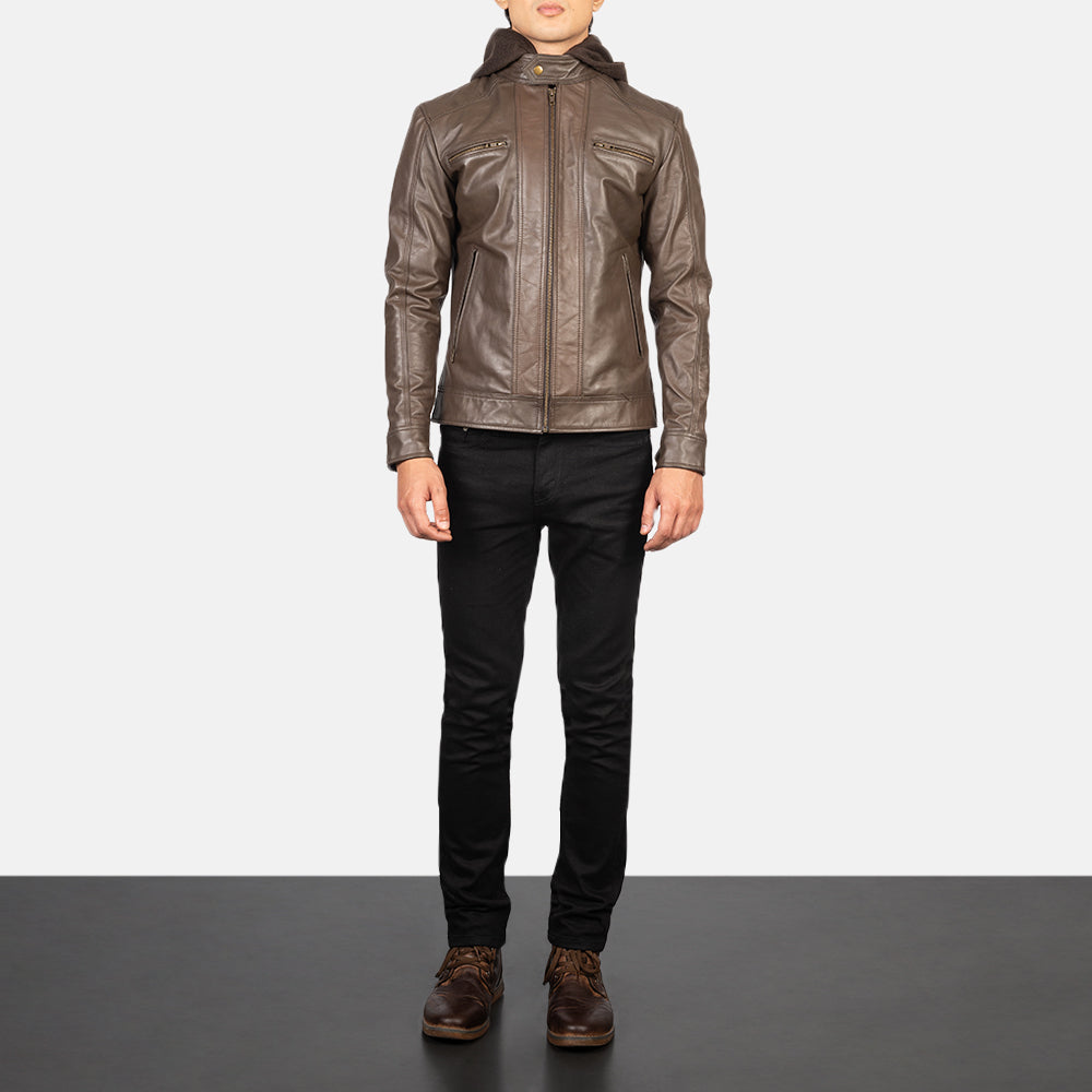 Men's Hector Brun Hooded Bikerjakke i Skinn for Herre - Lateral Side Profile View Showing Sleeve Cut &amp; Athletic Taper Fit