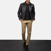 Close-Up Detail of Shirt &amp; Zipper Hardware on Men's Inferno Brun Skinnjakke for Herre