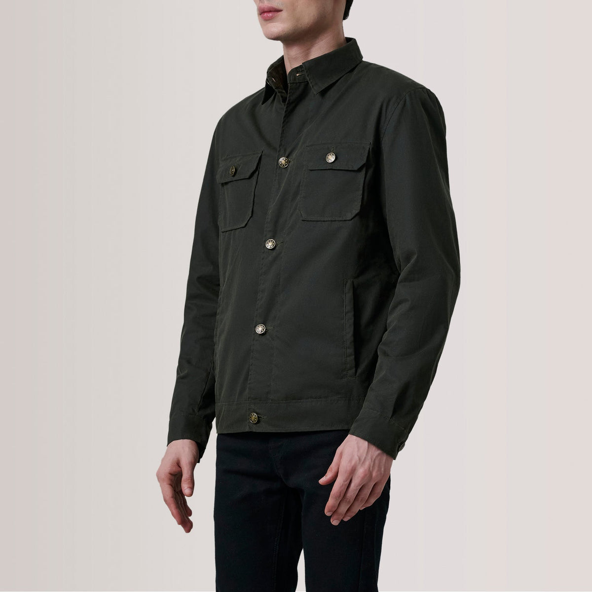 Irwin Olive Waxed Canvas Field Skinnjakke for Herre For Men - Lateral Side Profile View Showing Sleeve Cut &amp; Athletic Taper Fit