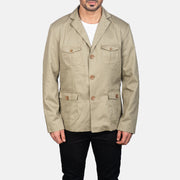 Close-Up Detail of Notch &amp; Button Hardware on Kajetan Beige Safari Skinnjakke for Herre