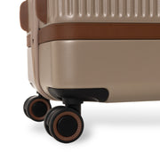 Large Suitcase Zuna for Kvinner - Lateral Side Profile View Showing Sleeve Cut &amp; Athletic Taper Fit