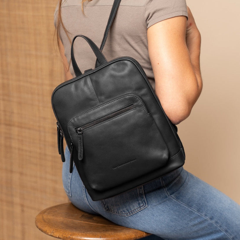 Floran Full-Grain Leather Backpack for Kvinner