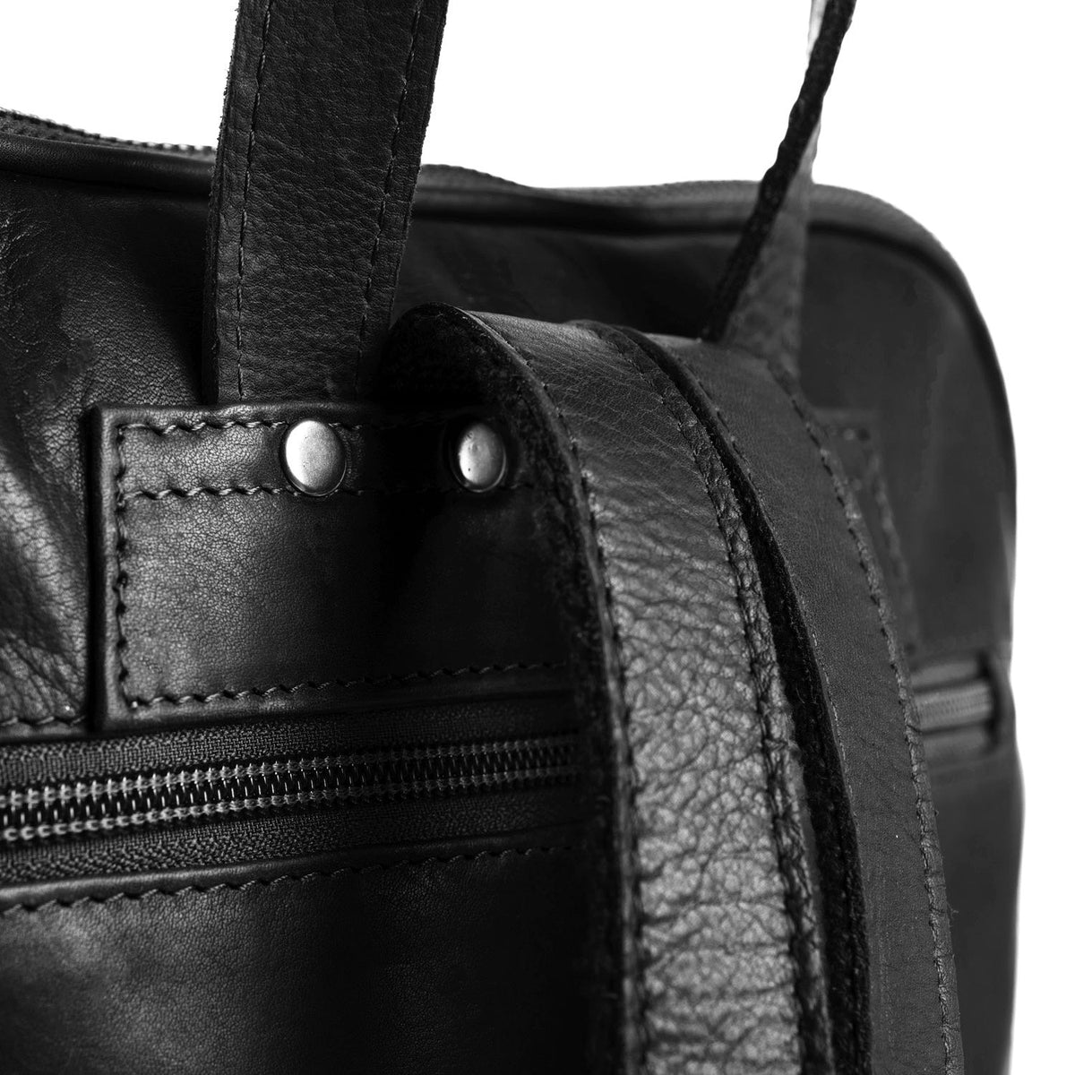 Solid Antique Brass Hardware &amp; Heavy-Duty Dual Zipper Detail on Naomi Full-Grain Leather Backpack for Kvinner