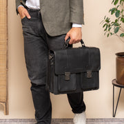 Solid Antique Brass Hardware &amp; Heavy-Duty Dual Zipper Detail on Springfield Full-Grain Leather Briefcase for Kvinner