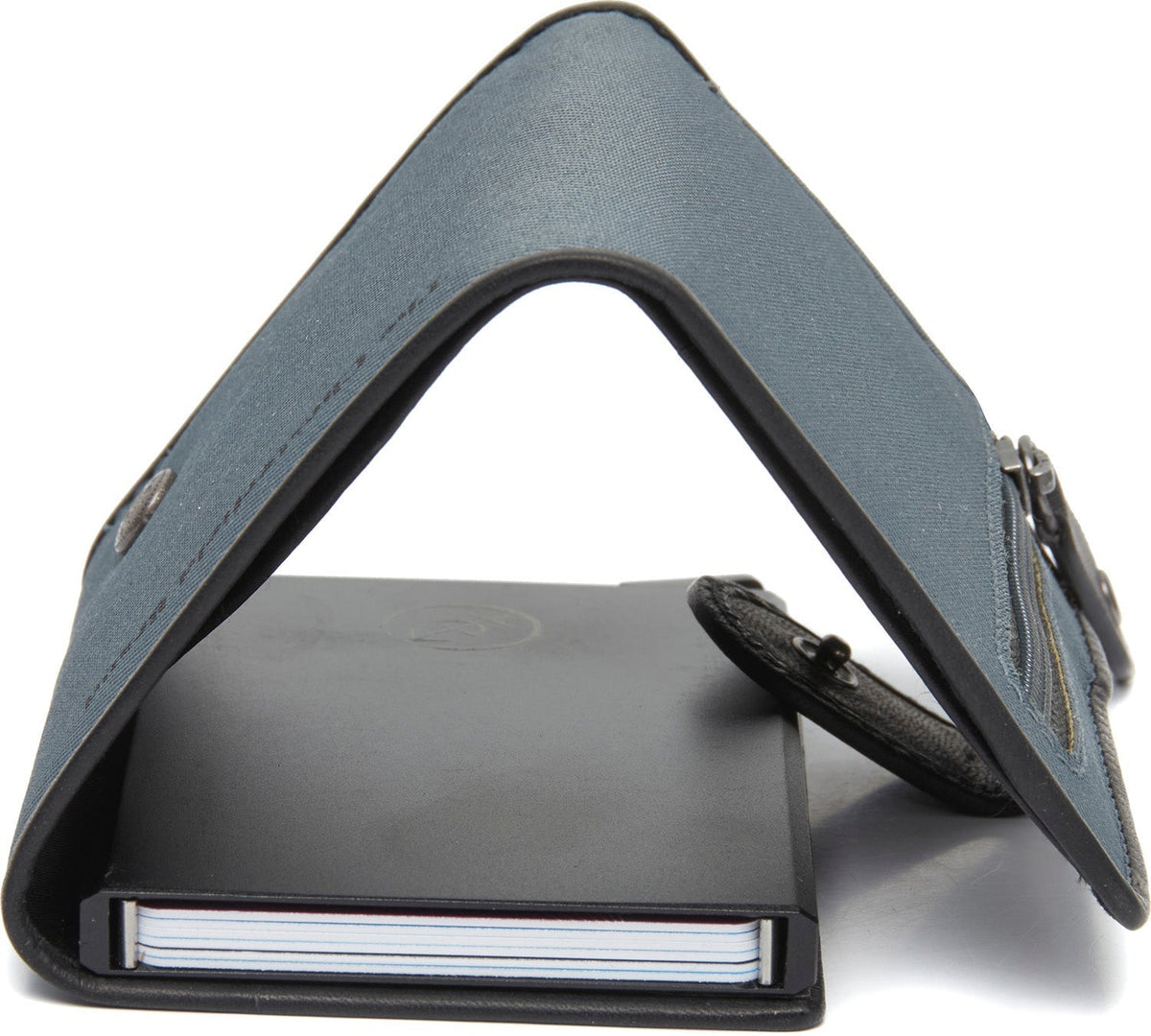 Delsbo Full-Grain Leather Card Holder for Kvinner - Structured Side Profile Showing Gusset Depth &amp; Expansion Capacity