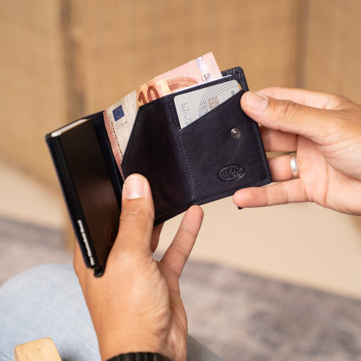 Paris Full-Grain Leather Card Holder for Kvinner – alternate product view 3