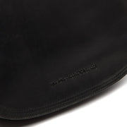 Solid Antique Brass Hardware &amp; Heavy-Duty Dual Zipper Detail on Everglades Full-Grain Leather Crossbody Bag for Kvinner