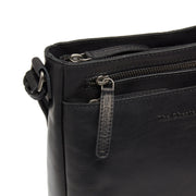 Solid Antique Brass Hardware &amp; Heavy-Duty Dual Zipper Detail on Mumbai Full-Grain Leather Crossbody Bag for Kvinner