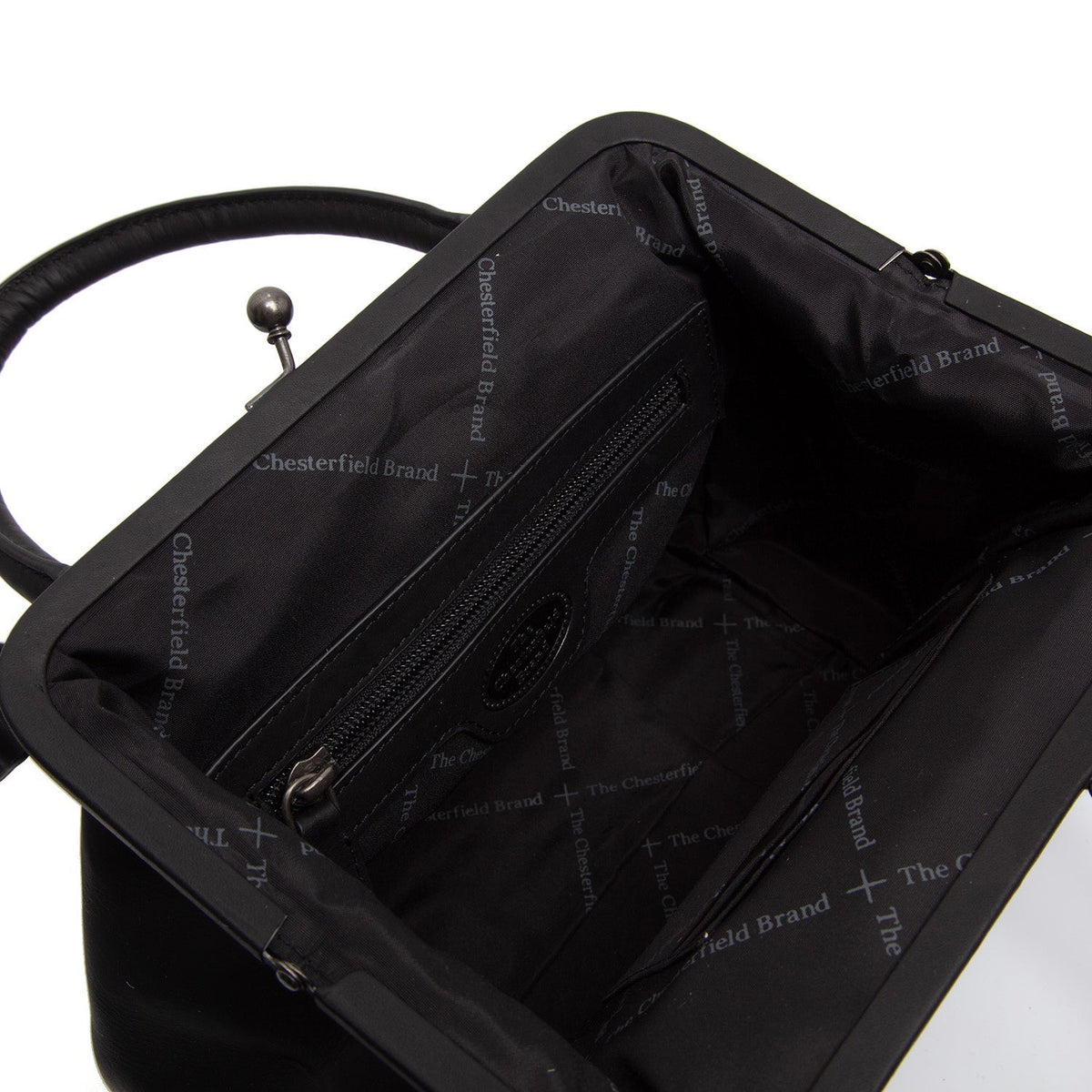 Close-Up Detail of Classic Collar &amp; Heavy-Duty Zipper Hardware on Chili Full-Grain Leather Handbag for Kvinner
