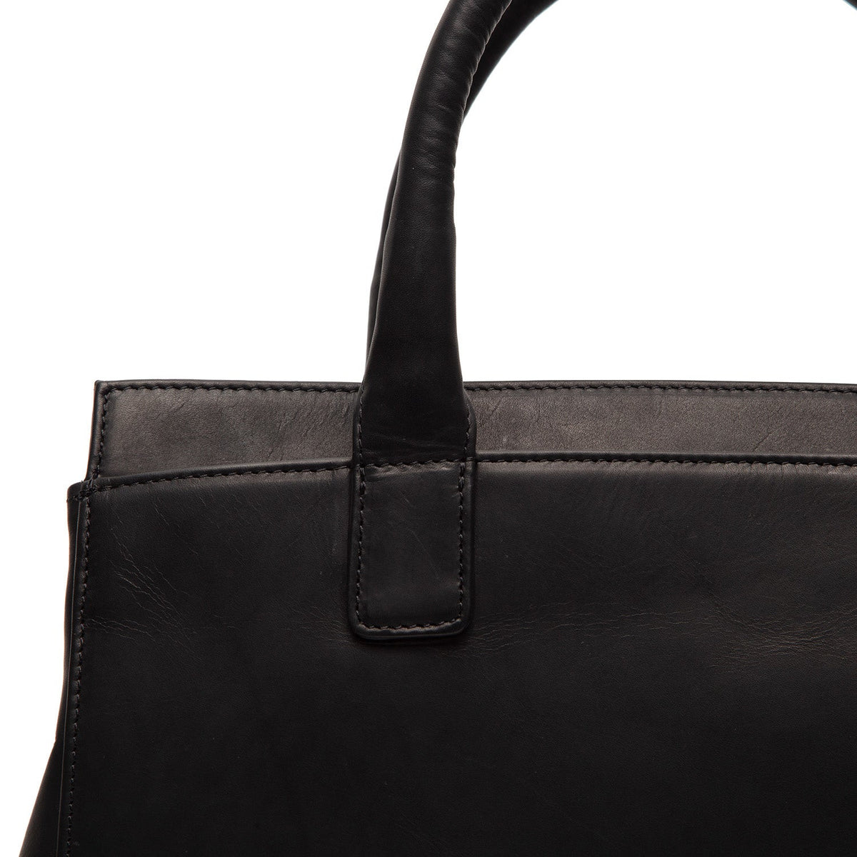 Close-Up Detail of Classic Collar &amp; Heavy-Duty Zipper Hardware on Garda Full-Grain Leather Handbag for Kvinner