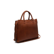 Styled Fit Perspective of Passau Full-Grain Leather Handbag for Kvinner on Model - Natural Daylight Drape