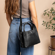 Salina Full-Grain Leather Handbag for Kvinner - Lateral Side Profile View Showing Sleeve Cut &amp; Athletic Taper Fit