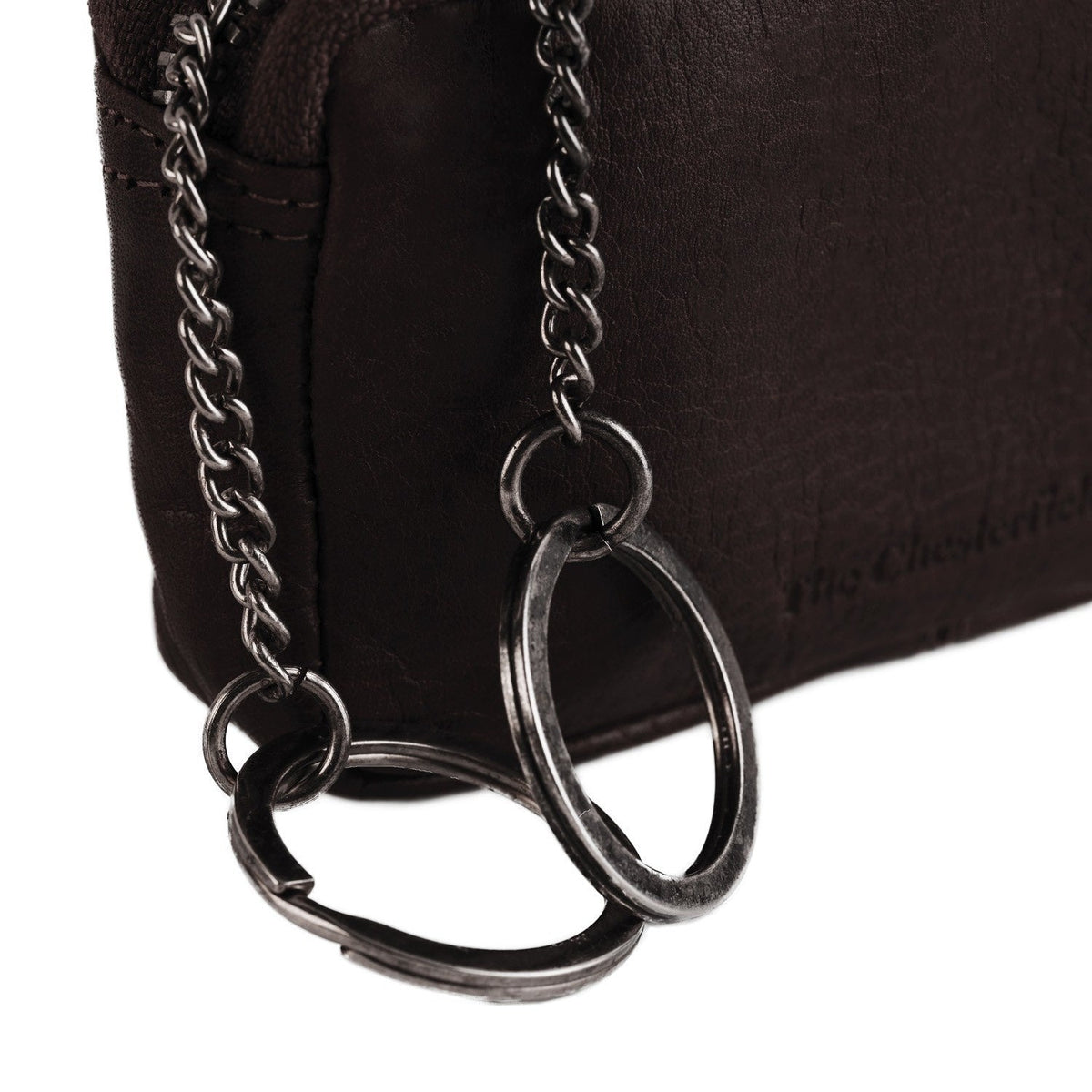 Styled Fit Perspective of Corey Full-Grain Leather Key Case for Kvinner on Model - Natural Daylight Drape