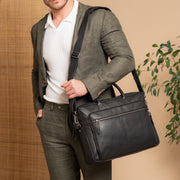 Solid Antique Brass Hardware &amp; Heavy-Duty Dual Zipper Detail on Tacama Full-Grain Leather Laptop Bag for Kvinner