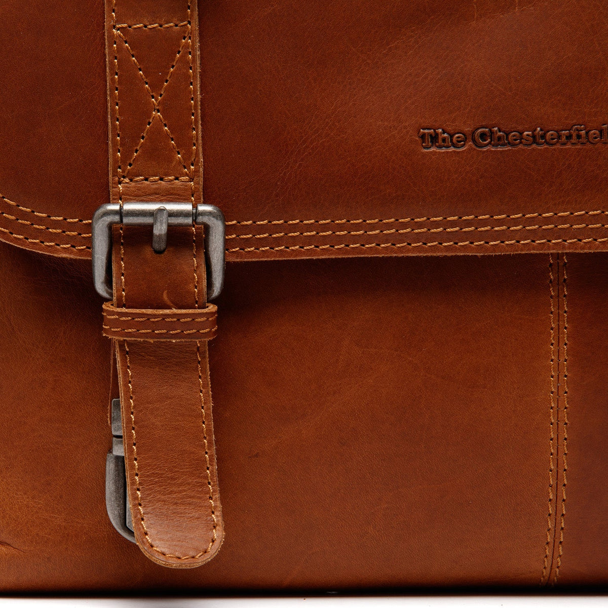 Solid Antique Brass Hardware &amp; Heavy-Duty Dual Zipper Detail on Veneto Full-Grain Leather Laptop Bag for Kvinner