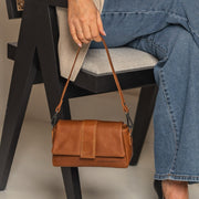 Clifden Full-Grain Leather Shoulder Bag for Kvinner – alternate product view 2