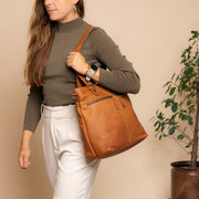 Rome Full-Grain Leather Shoulder Bag for Kvinner - Structured Side Profile Showing Gusset Depth &amp; Expansion Capacity
