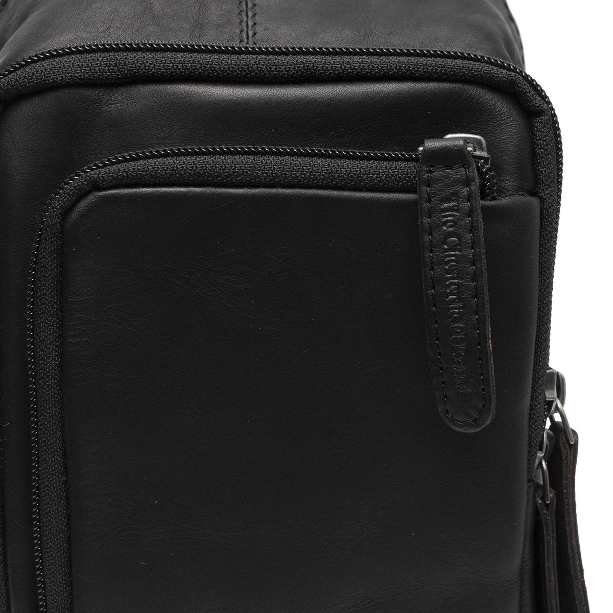 Solid Antique Brass Hardware &amp; Heavy-Duty Dual Zipper Detail on Leather Sling Bag Riga for Kvinner